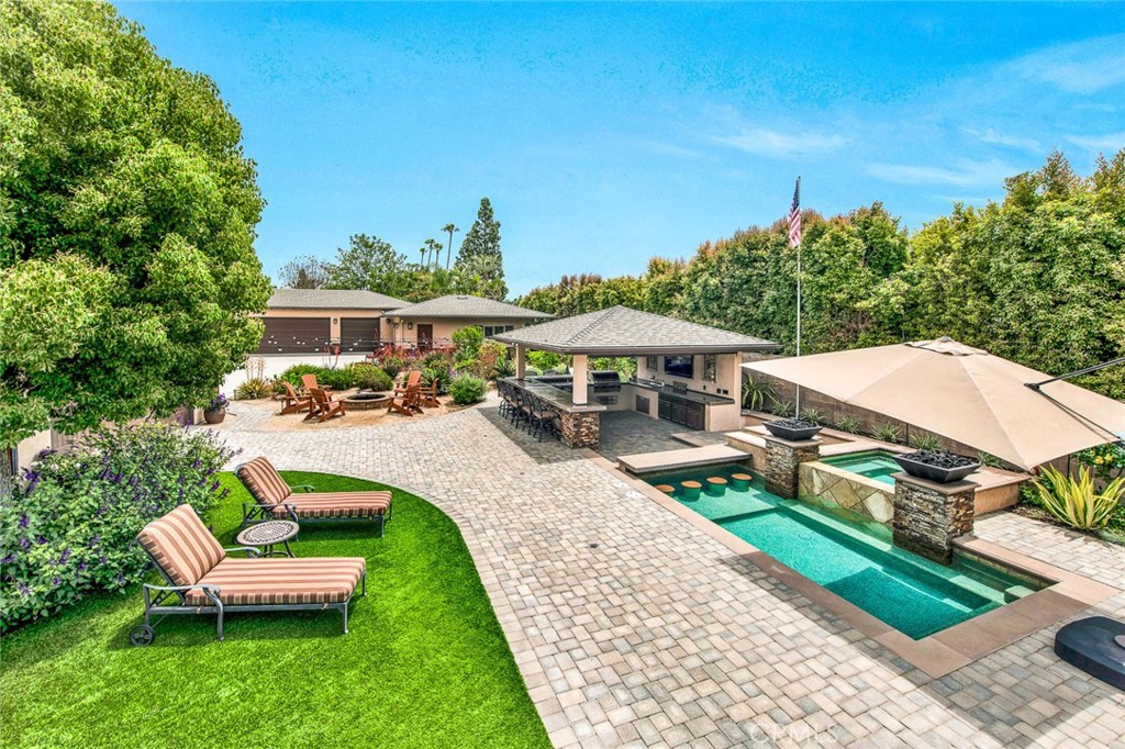 9912 Oakwood Circle