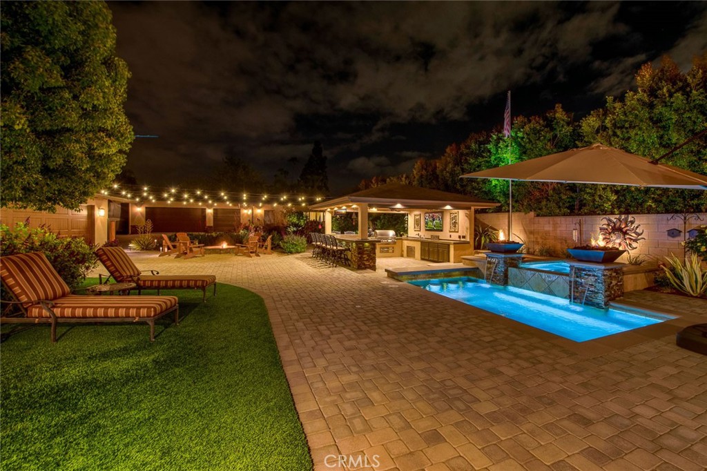 9912 Oakwood Circle