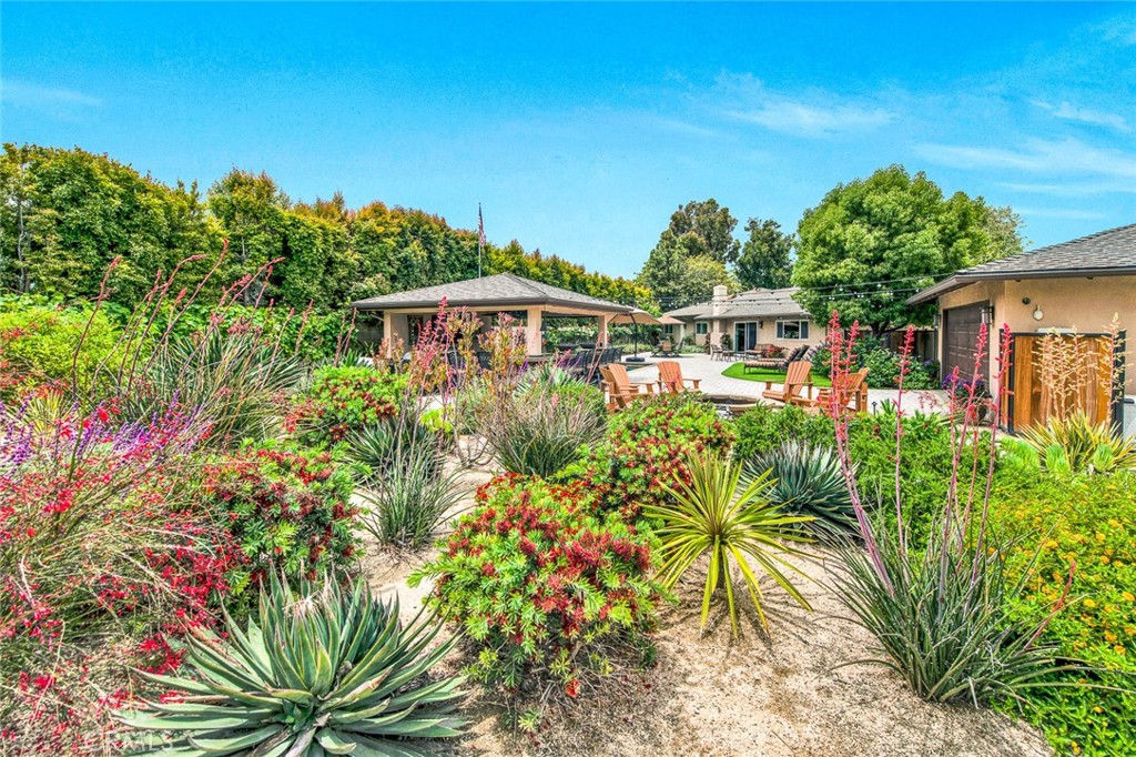9912 Oakwood Circle