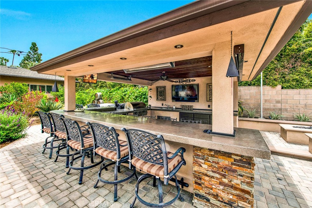 9912 Oakwood Circle