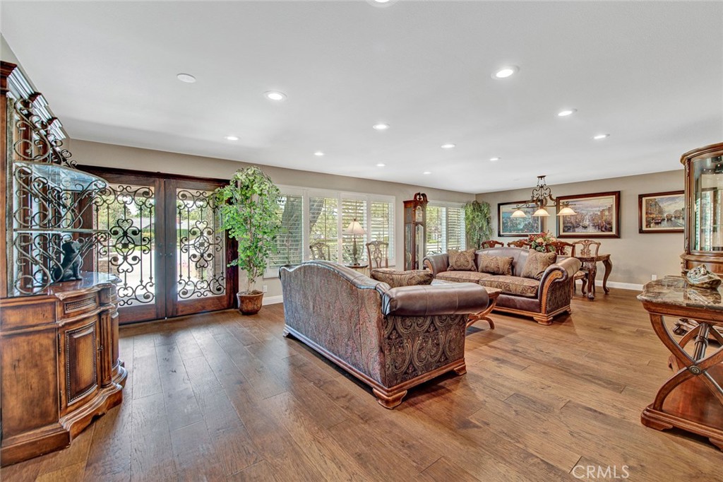 9912 Oakwood Circle