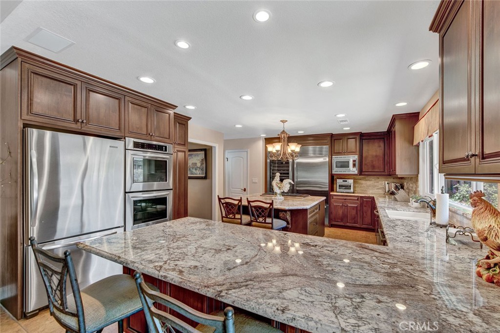 9912 Oakwood Circle