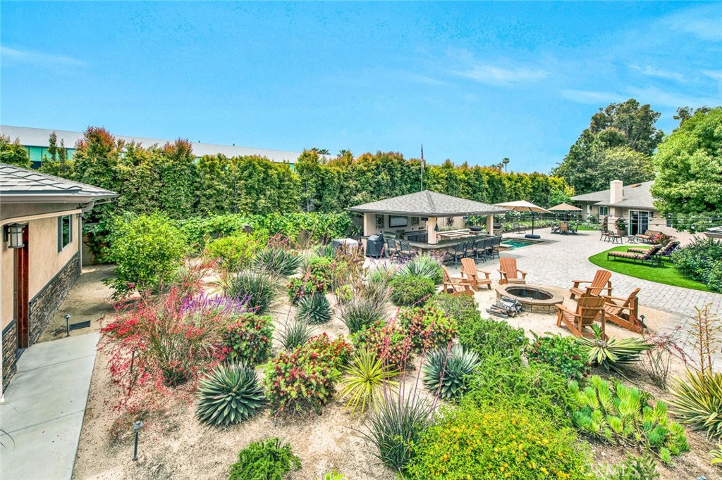 9912 Oakwood Circle
