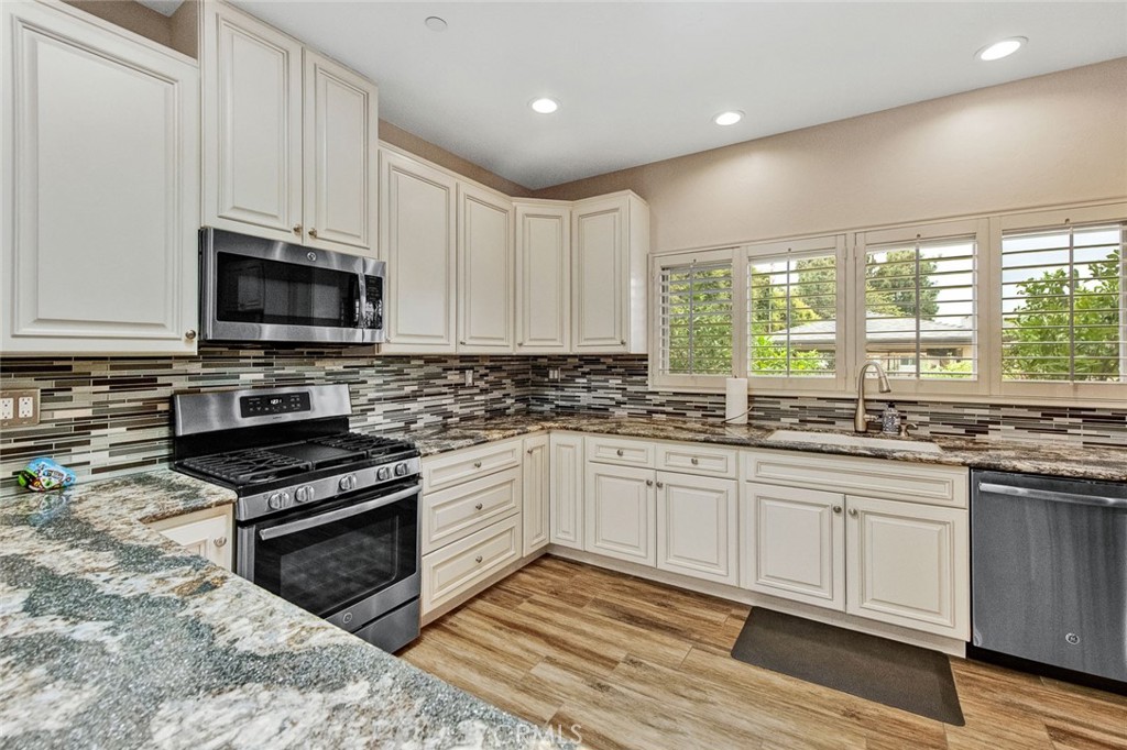 9912 Oakwood Circle