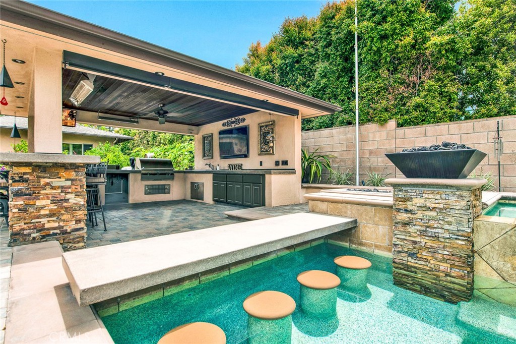 9912 Oakwood Circle