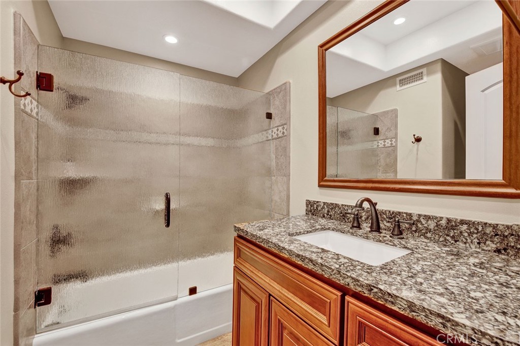 9912 Oakwood Circle