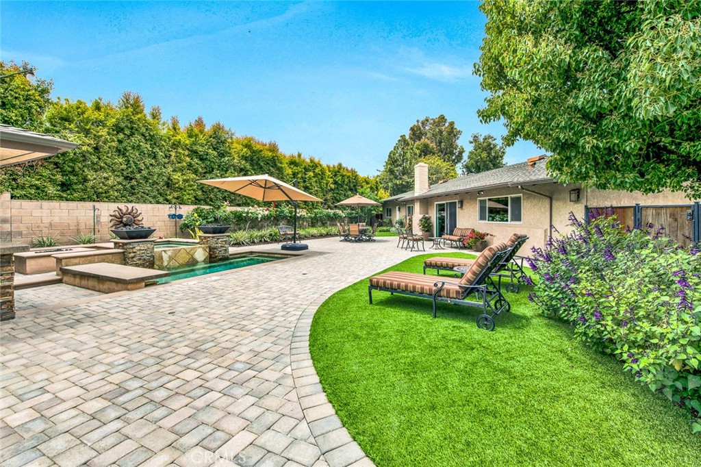 9912 Oakwood Circle