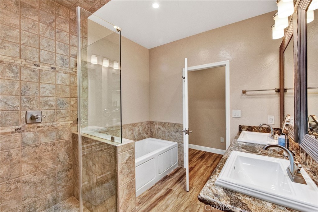 9912 Oakwood Circle