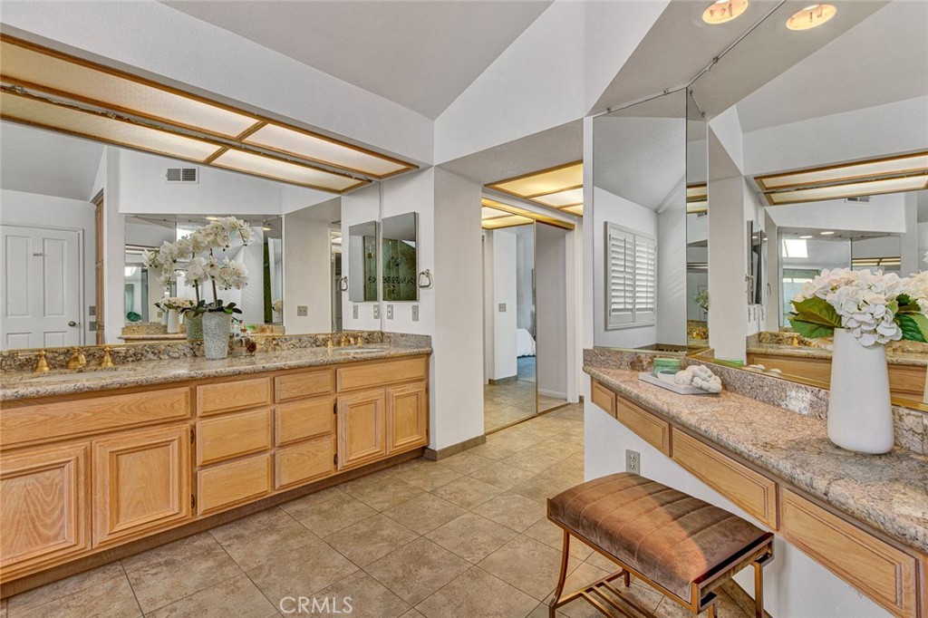 4411 E Cerro Villa Drive