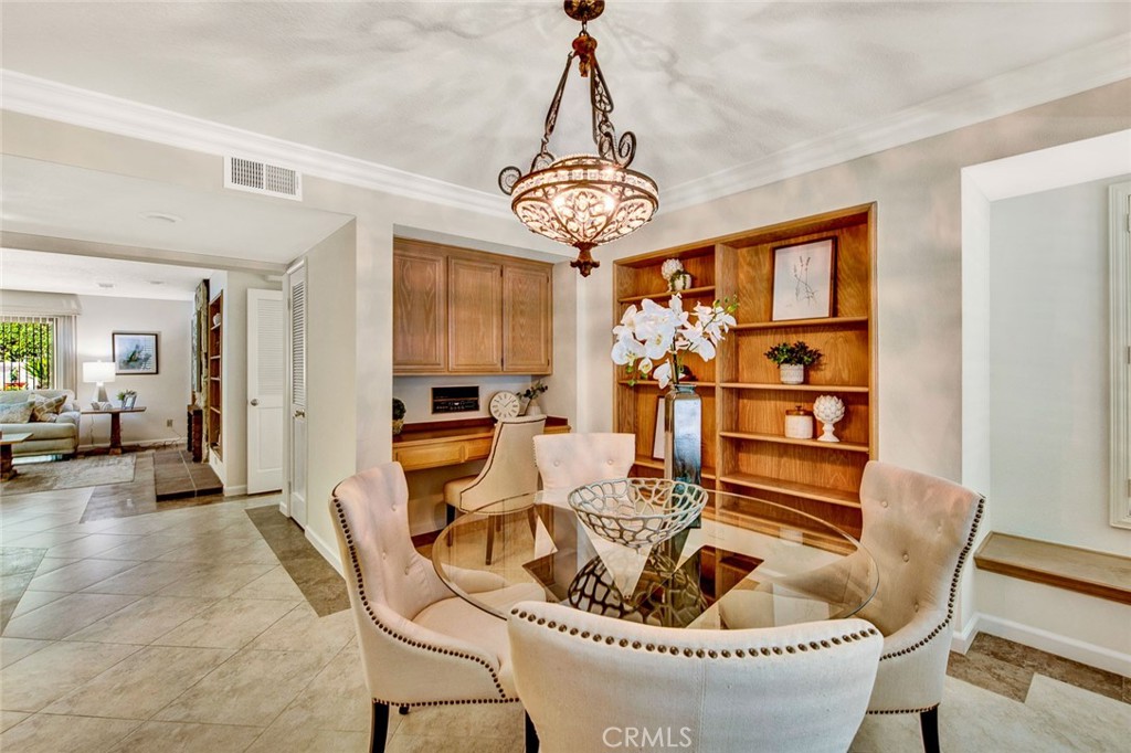 4411 E Cerro Villa Drive