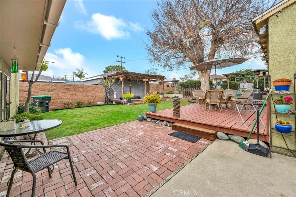 651 W Pinehurst Avenue