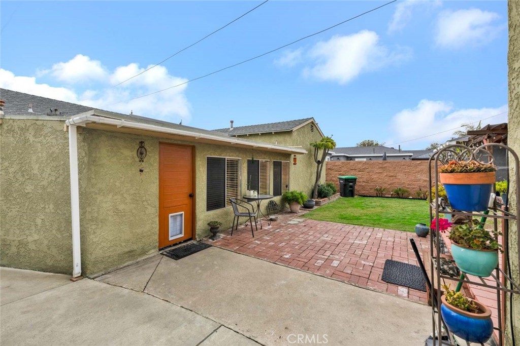 651 W Pinehurst Avenue