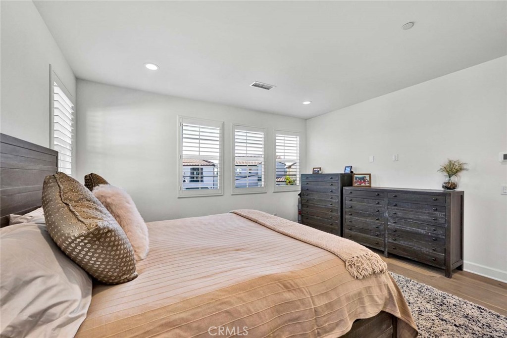 1270 E Providence Loop