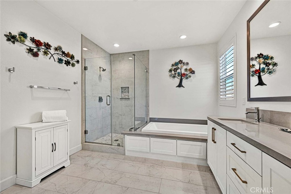 1270 E Providence Loop