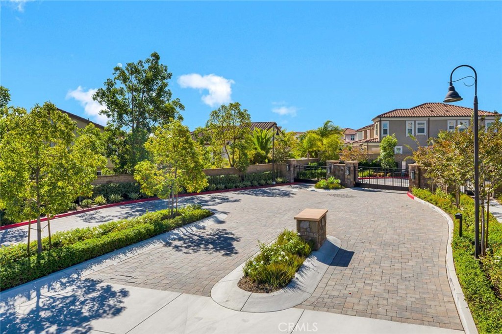 1270 E Providence Loop