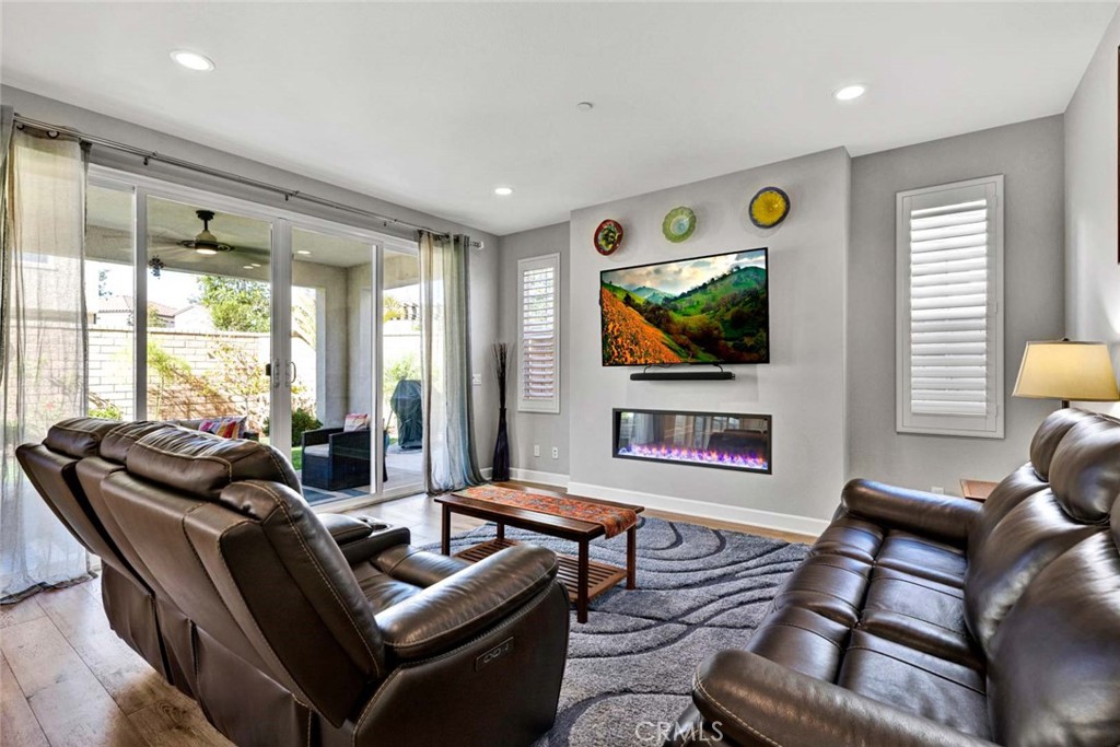 1270 E Providence Loop