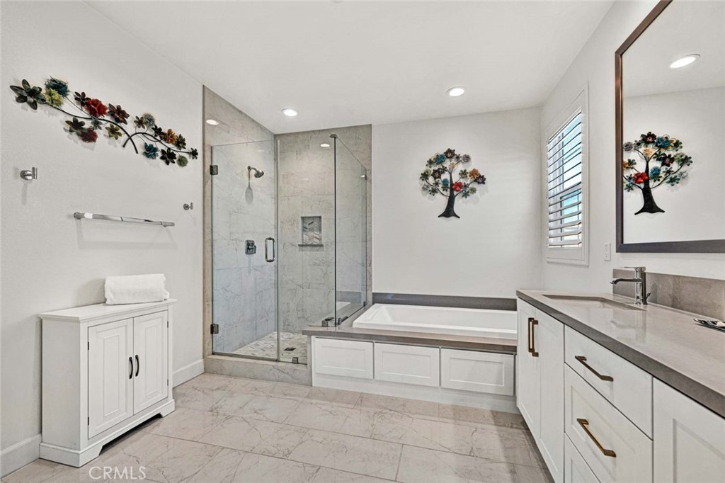 1270 E Providence Loop