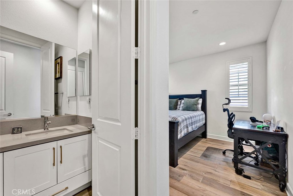 1270 E Providence Loop