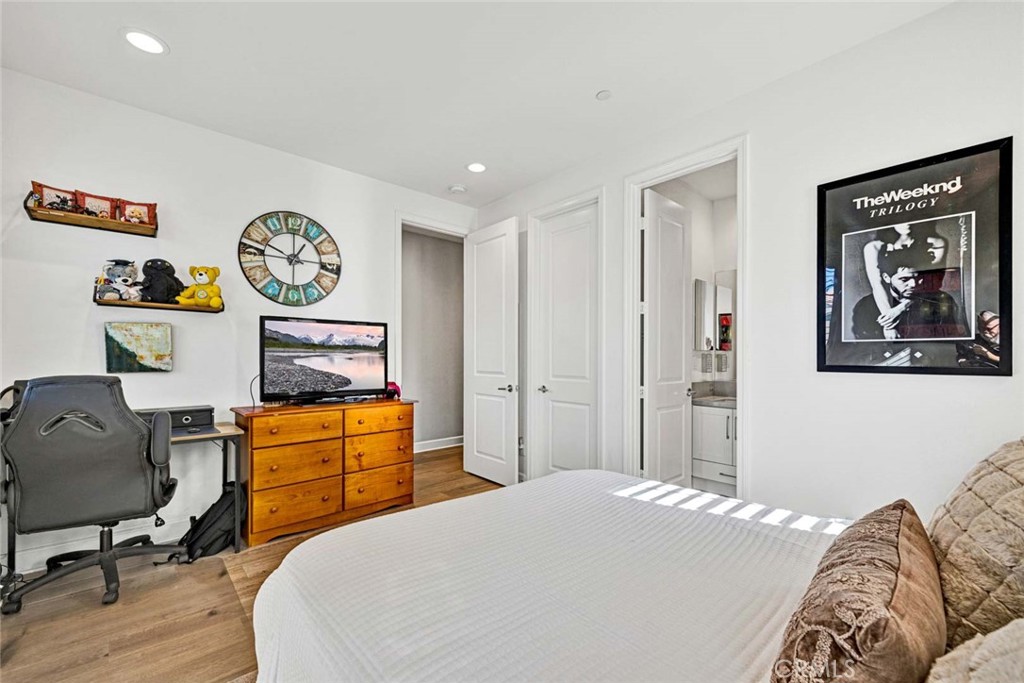 1270 E Providence Loop