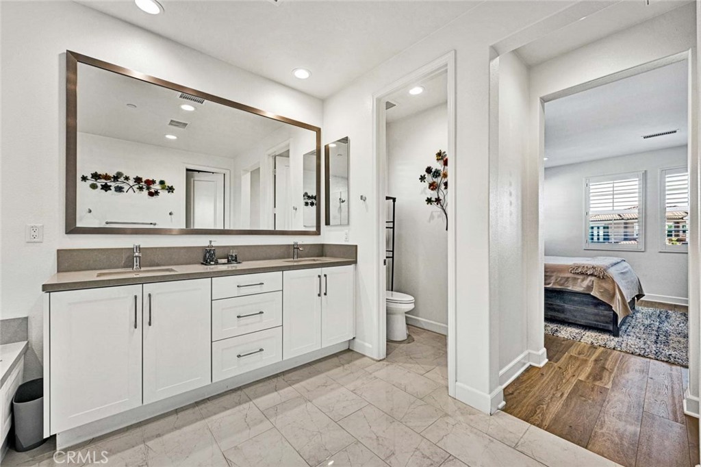 1270 E Providence Loop