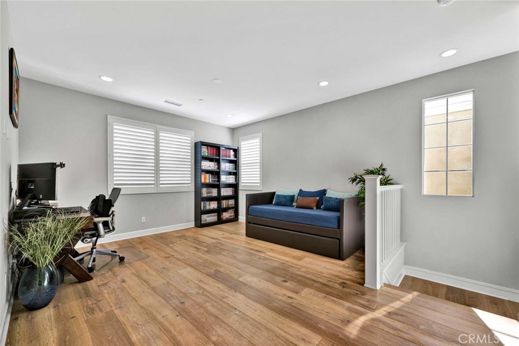 1270 E Providence Loop