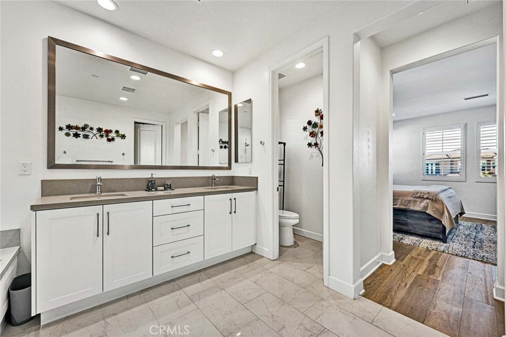 1270 E Providence Loop