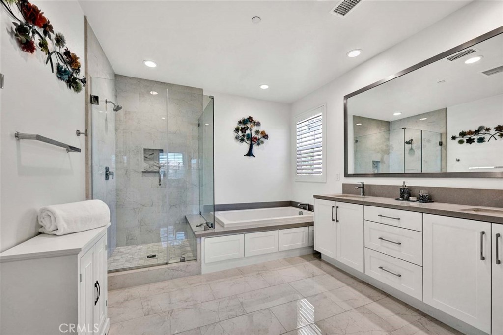 1270 E Providence Loop