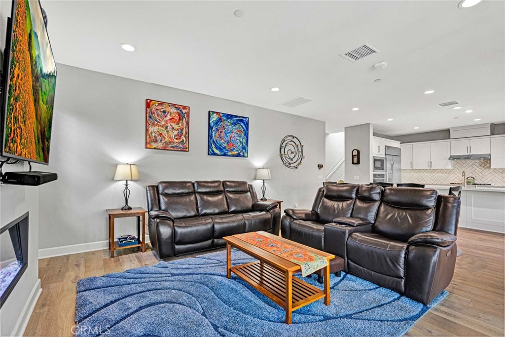 1270 E Providence Loop