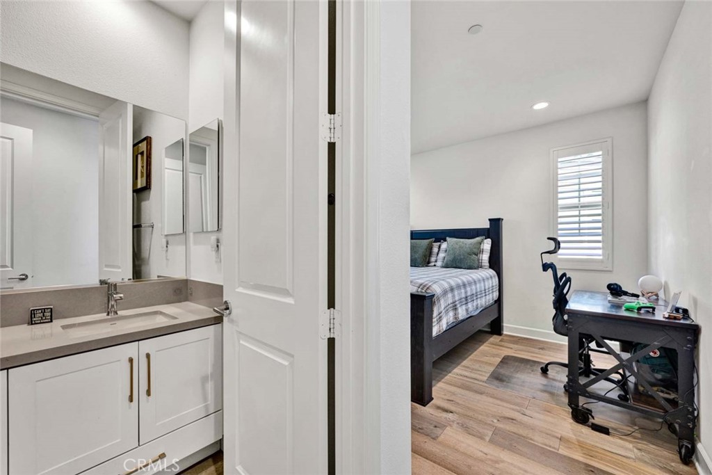 1270 E Providence Loop