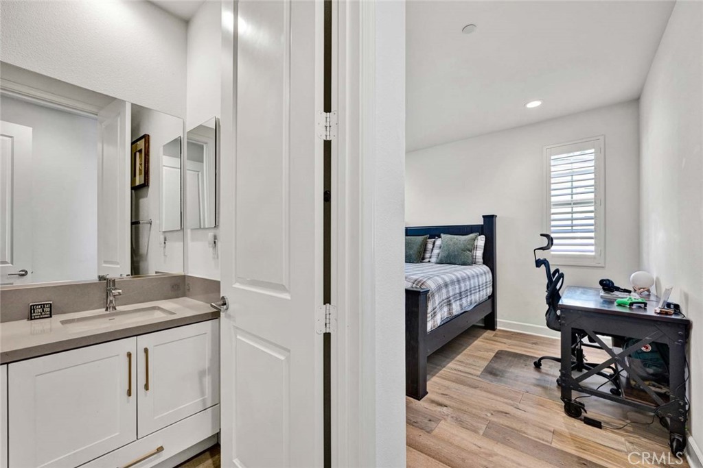 1270 E Providence Loop