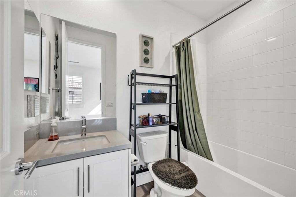 1270 E Providence Loop