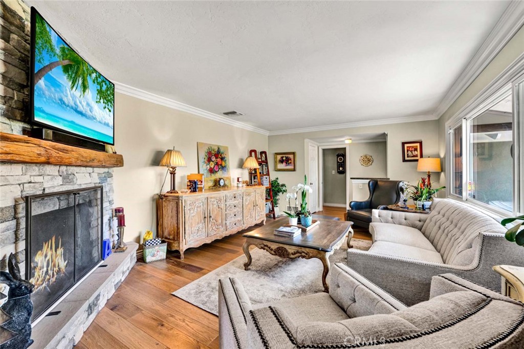 2543 E Coolidge
