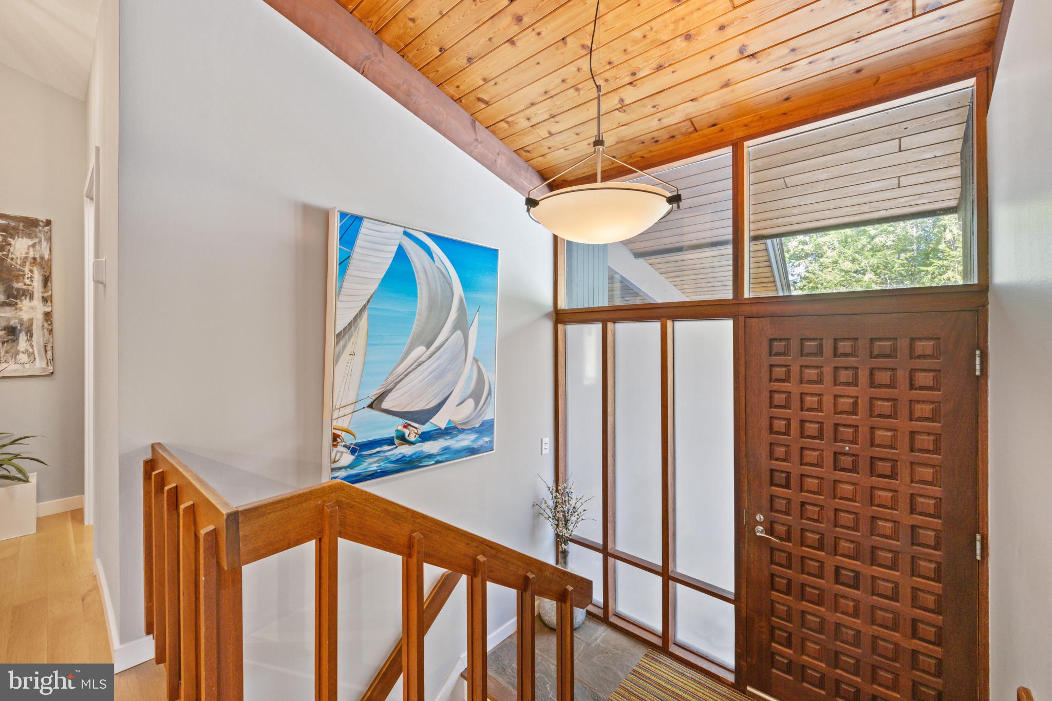 1700 Canterbury Com