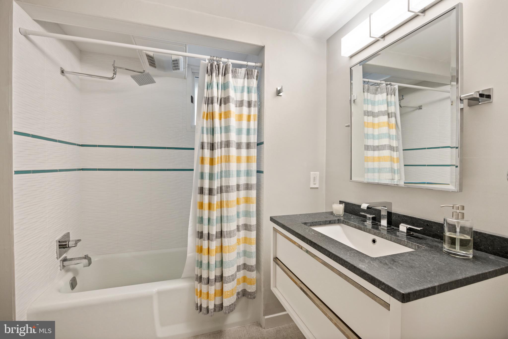 1700 Canterbury Com