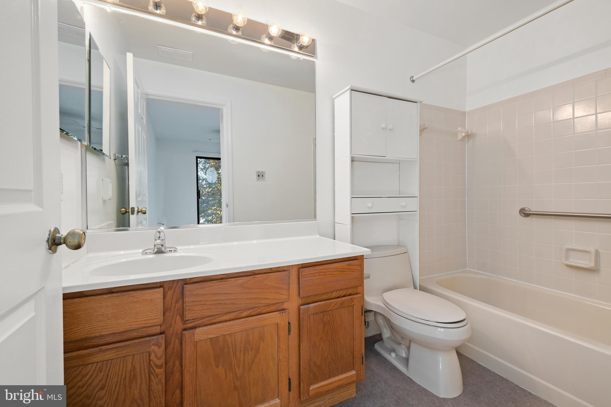 2900 Shipmaster Way #220