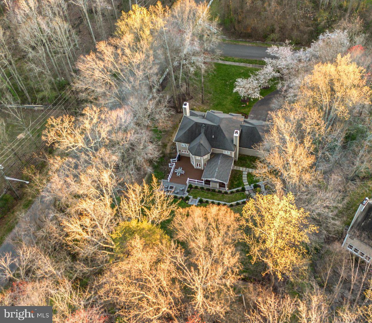 1606 Honeysuckle Ridge Ct