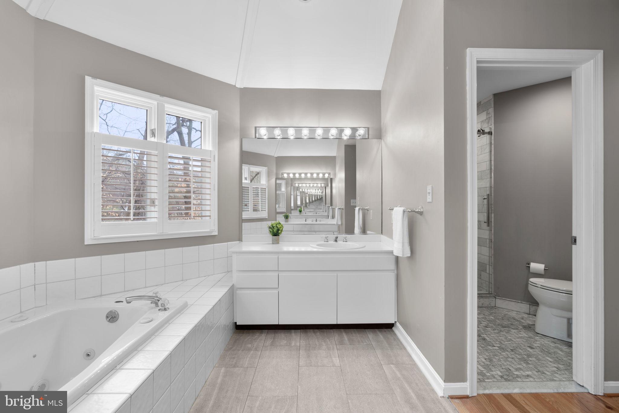 1606 Honeysuckle Ridge Ct