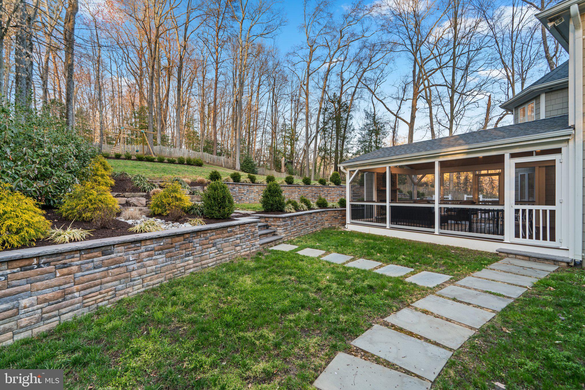 1606 Honeysuckle Ridge Ct