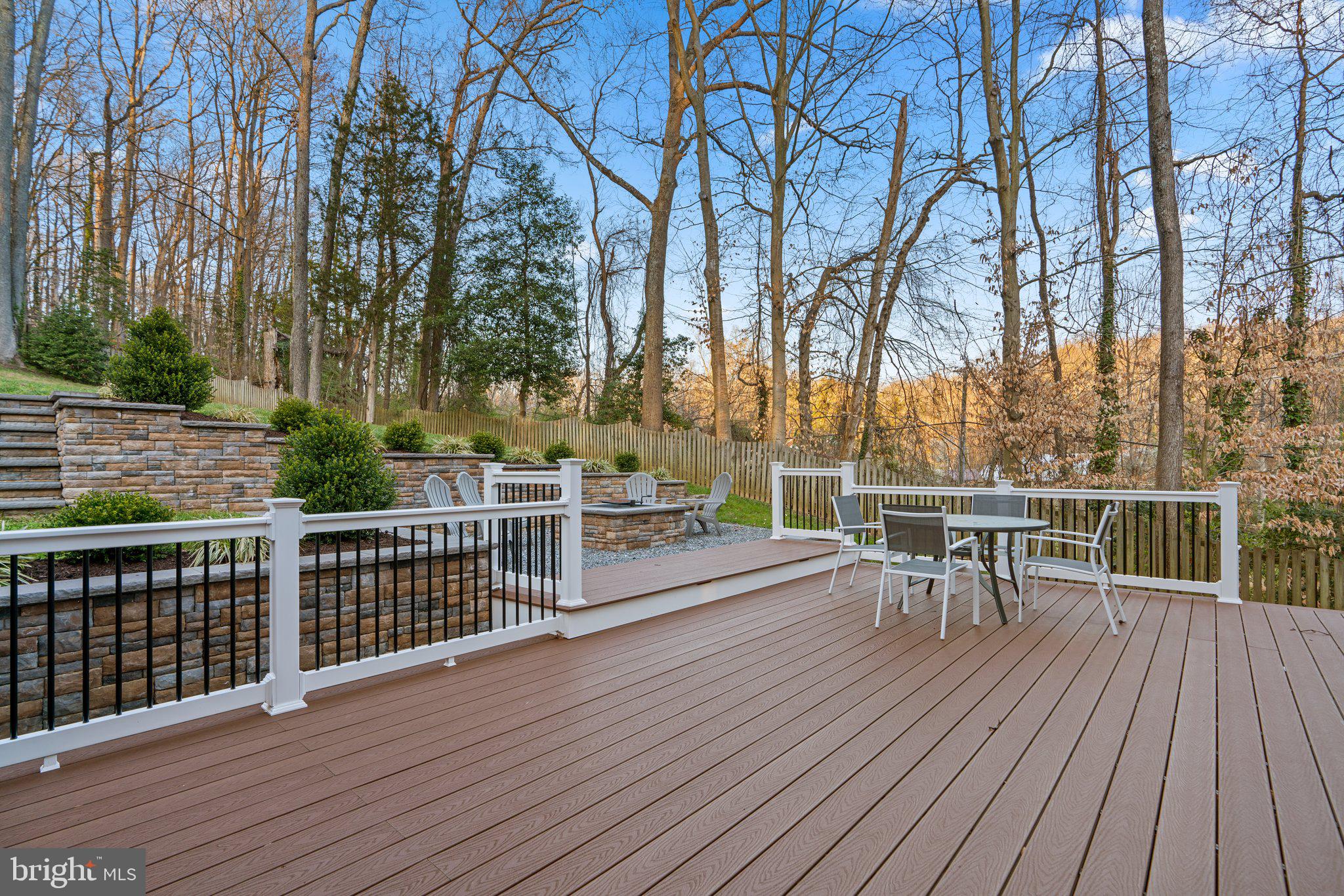 1606 Honeysuckle Ridge Ct
