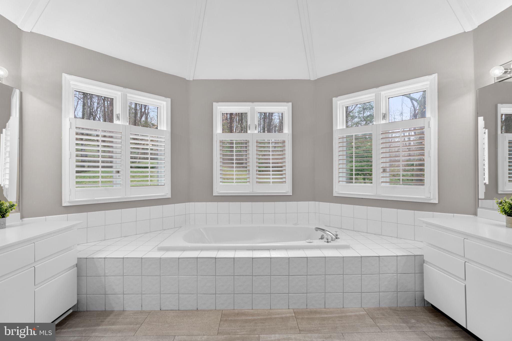 1606 Honeysuckle Ridge Ct