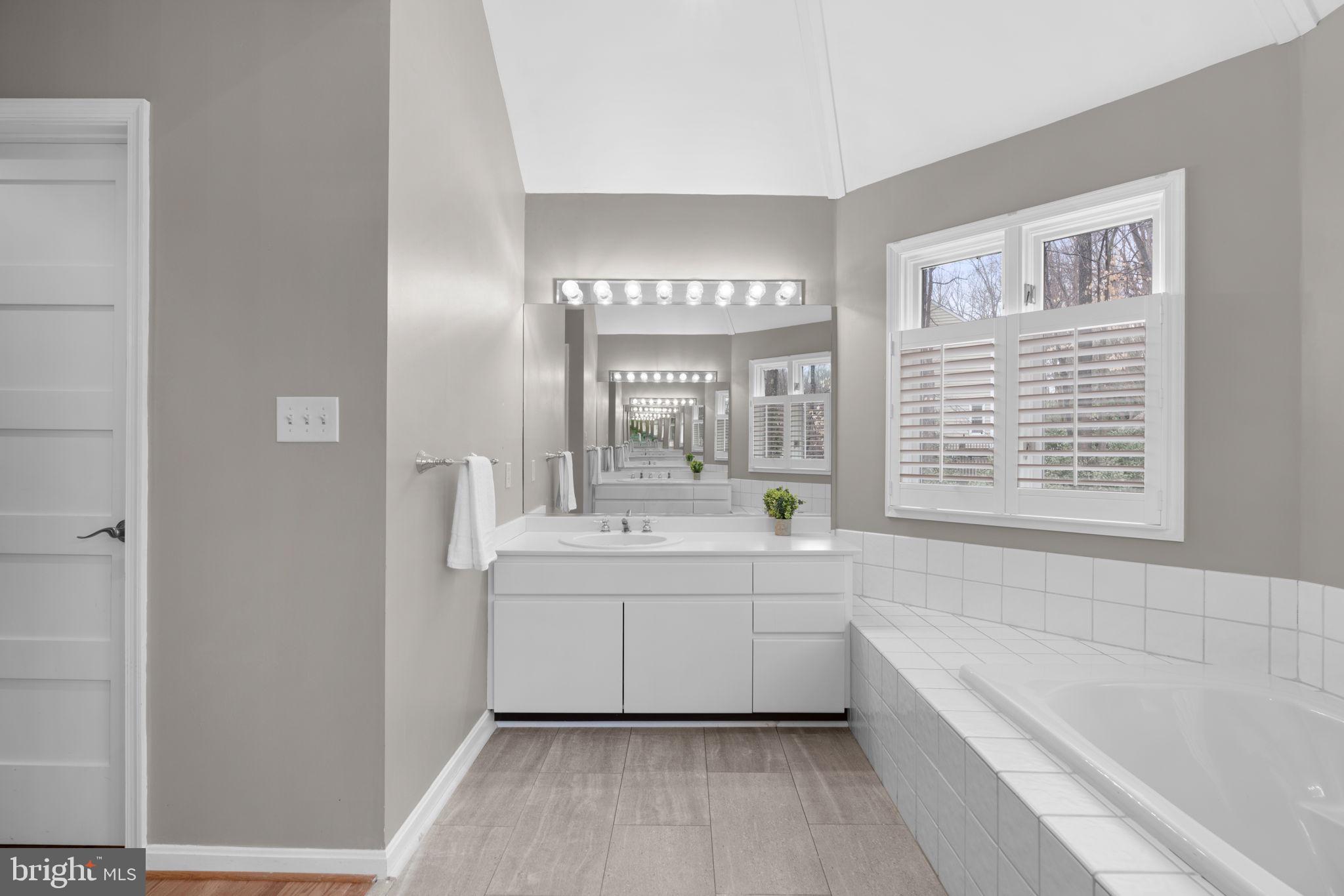 1606 Honeysuckle Ridge Ct