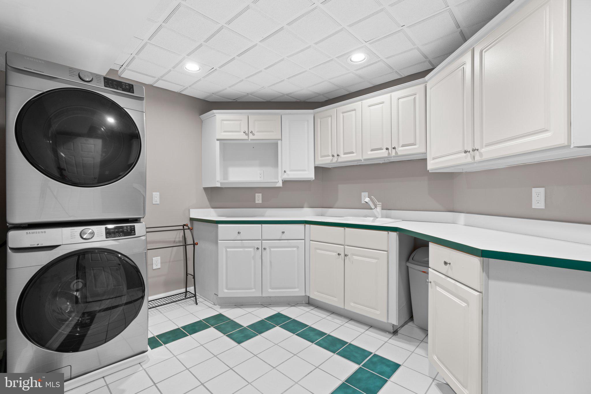 1606 Honeysuckle Ridge Ct