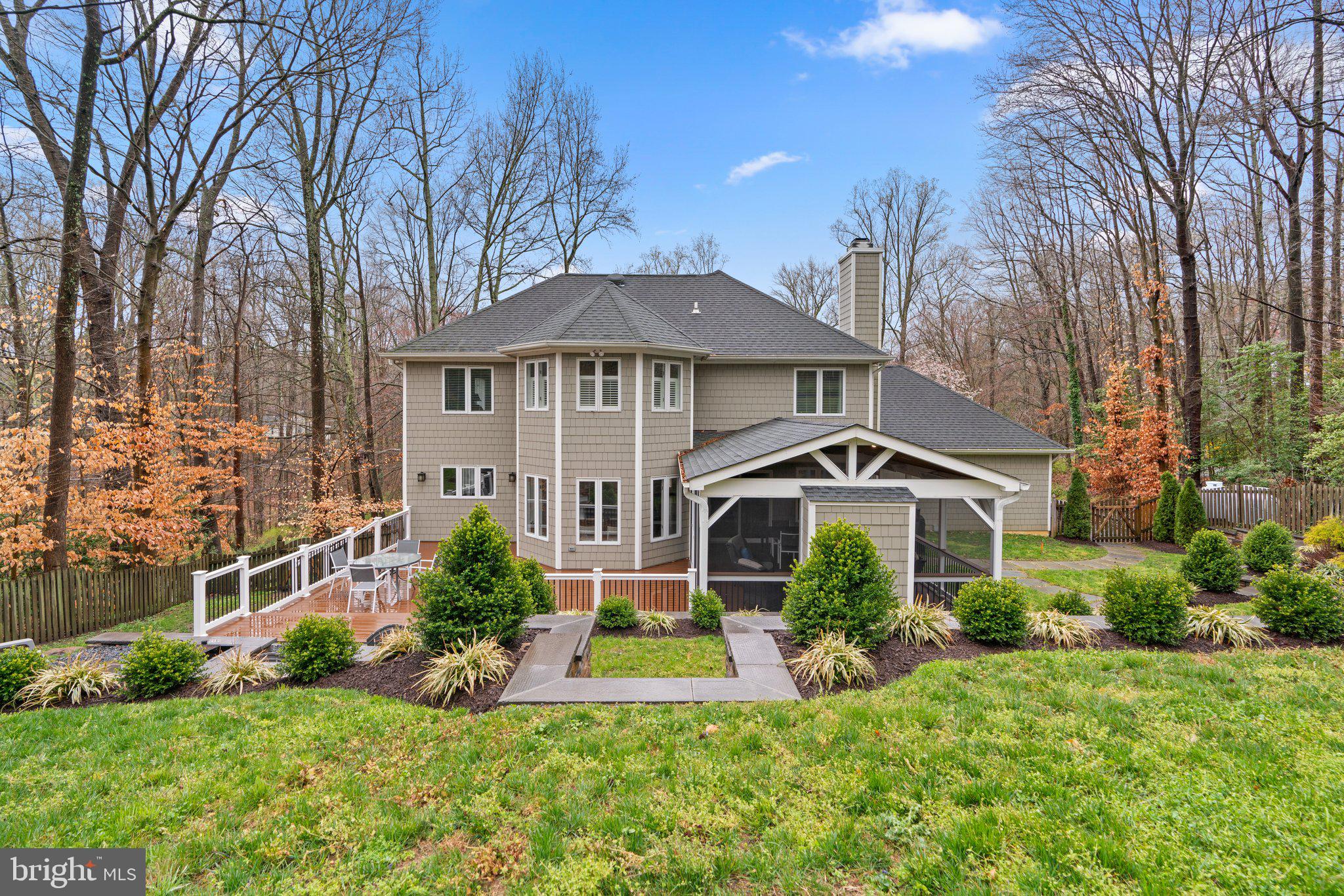 1606 Honeysuckle Ridge Ct