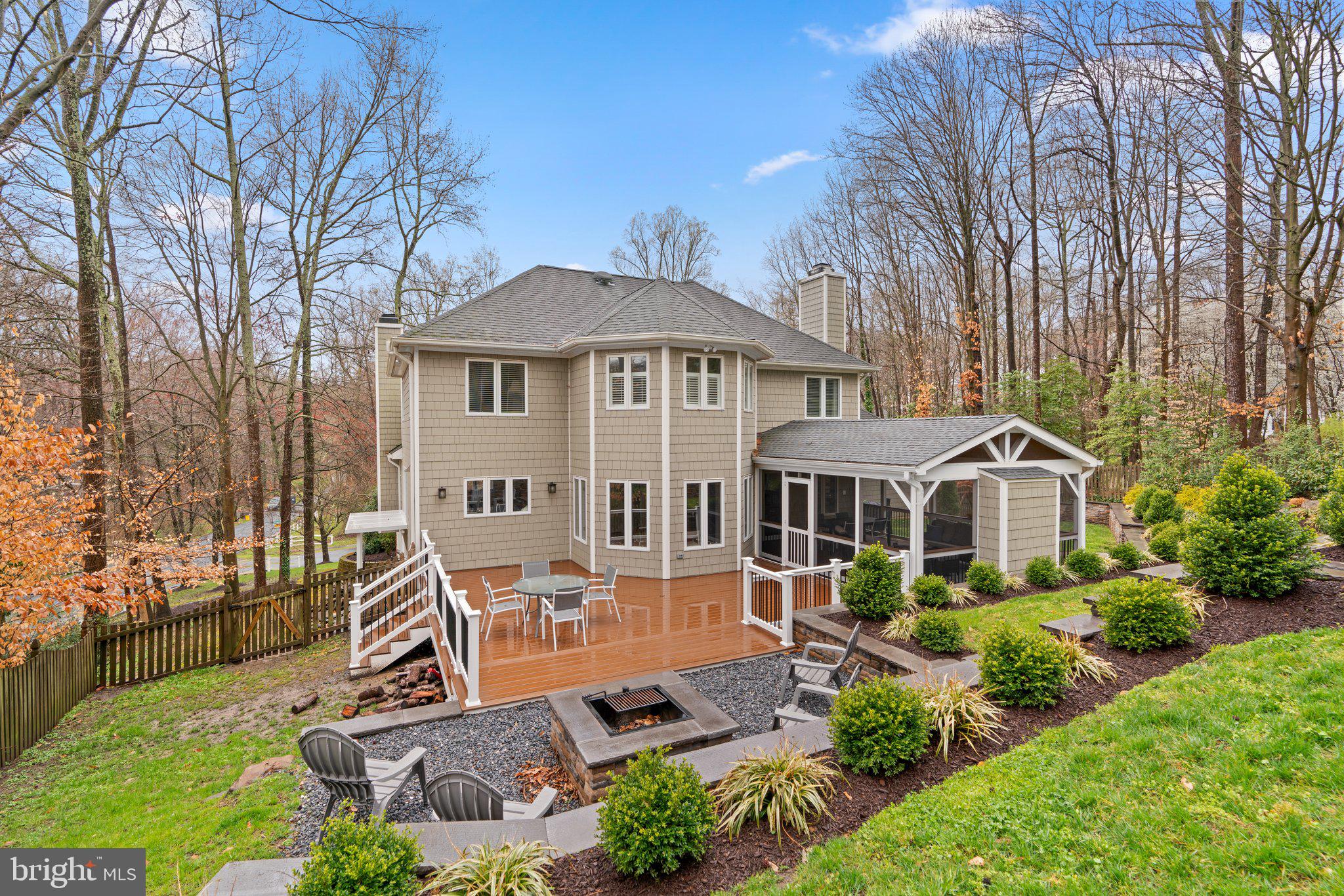 1606 Honeysuckle Ridge Ct