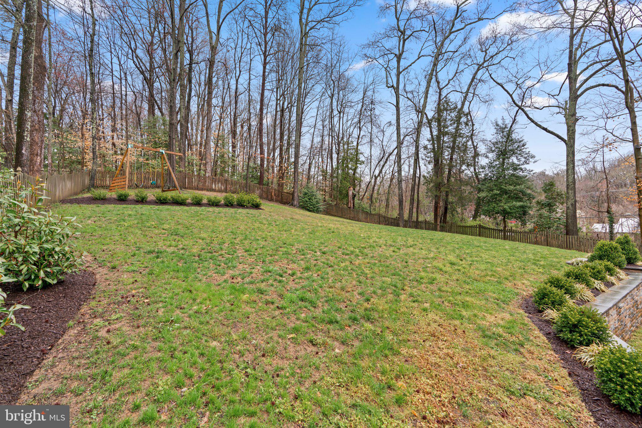 1606 Honeysuckle Ridge Ct