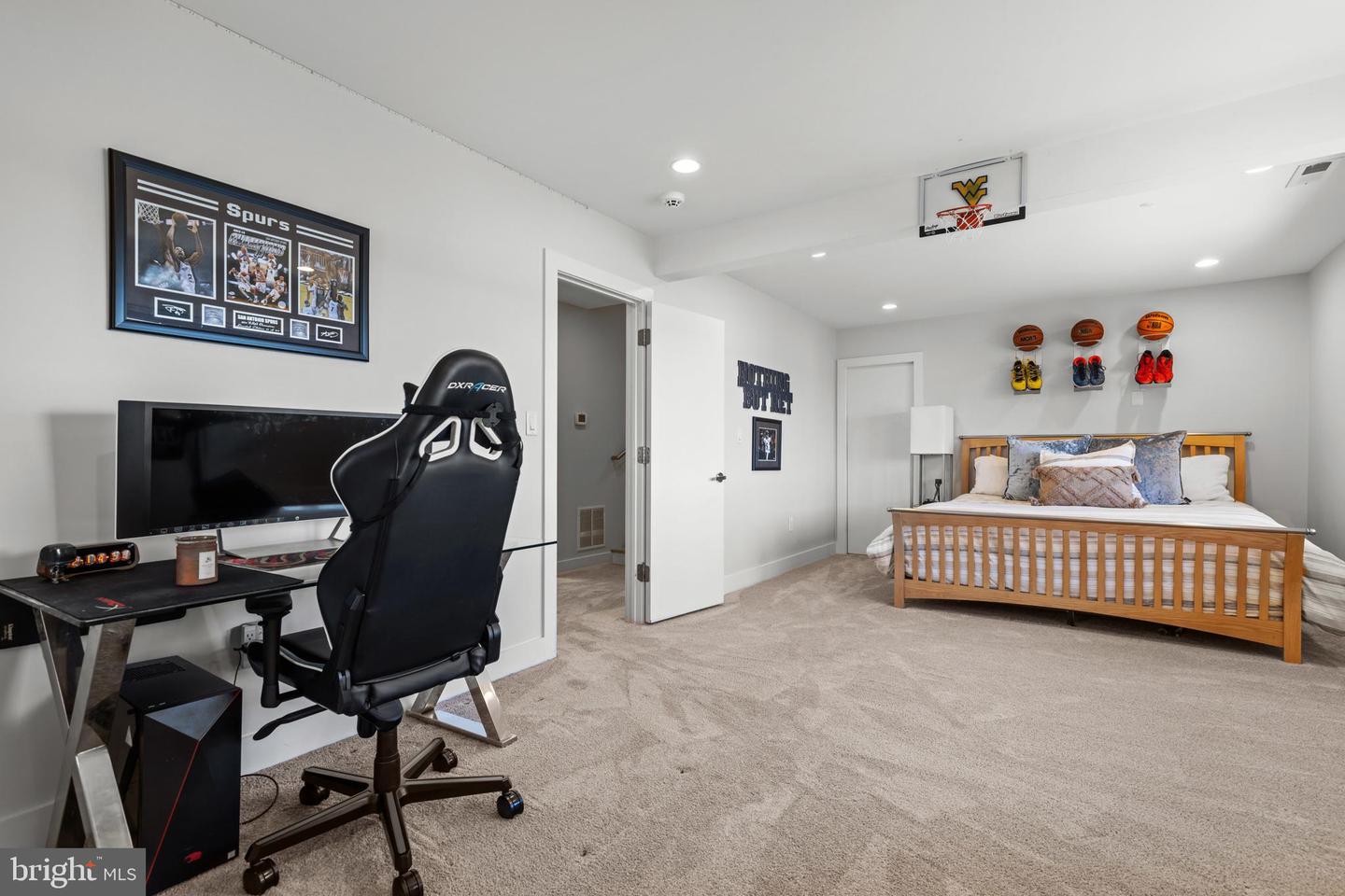 1252 Fenwick Garth