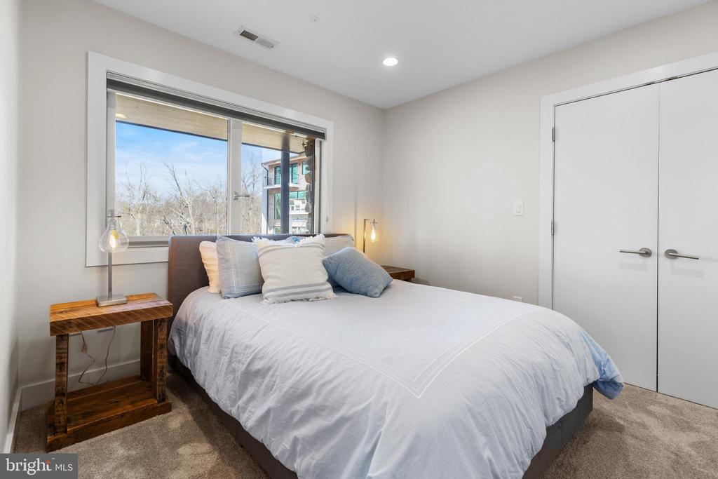 1252 Fenwick Garth