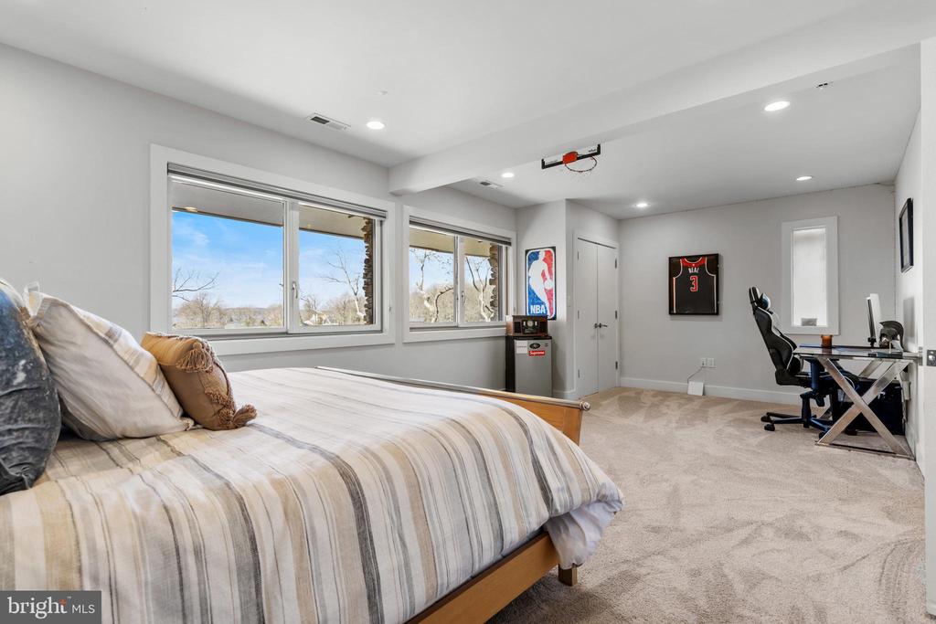 1252 Fenwick Garth