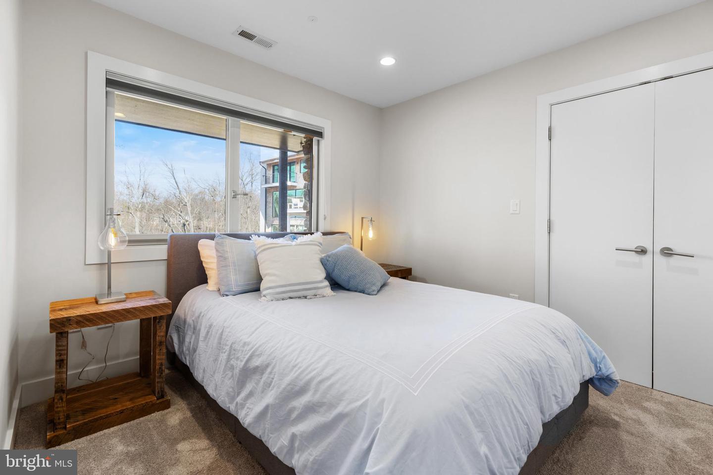 1252 Fenwick Garth