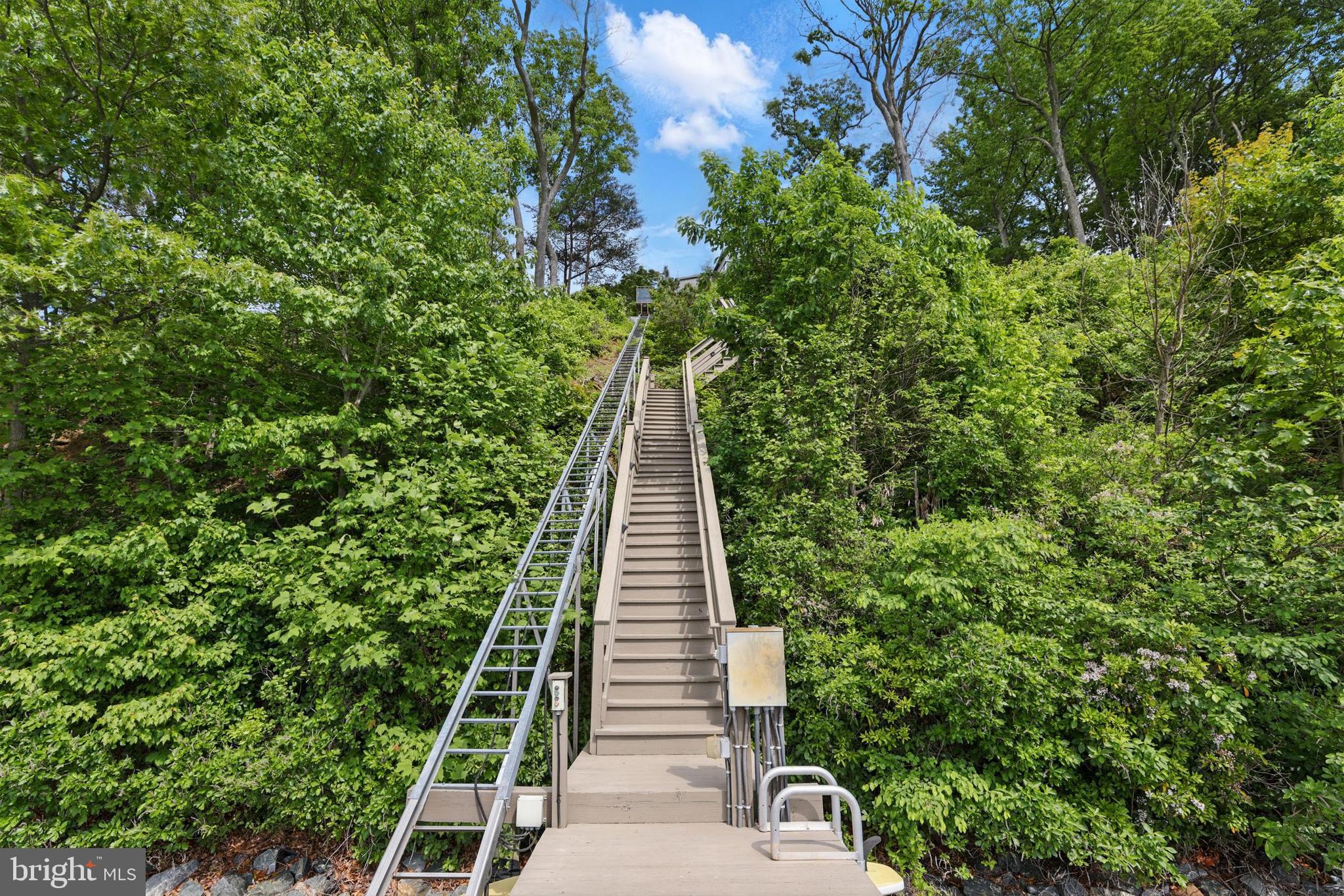 1252 Fenwick Garth